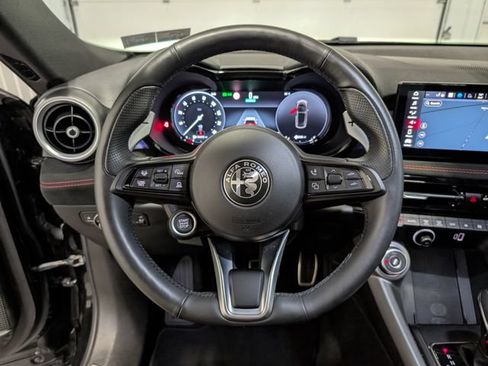 Used 2024 Alfa Romeo Tonale Veloce w/ Active Assist Package AWD/4WD image 17