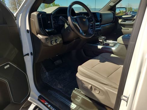 Used 2022 Chevrolet Silverado 1500 LTZ w/ LTZ Convenience Package II AWD/4WD image 10