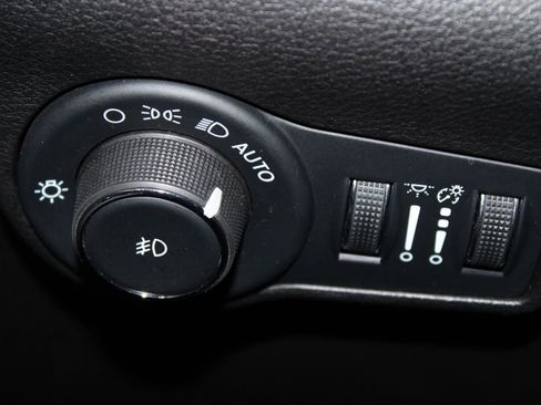 Used 2025 Jeep Compass Trailhawk AWD/4WD image 38