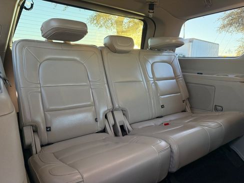 Used 2019 Lincoln Navigator Reserve image 18