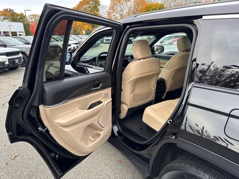 Used 2022 Jeep Grand Cherokee Limited 4xe image 31