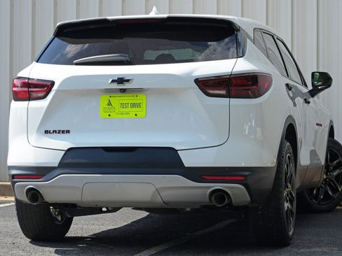 Used 2023 Chevrolet Blazer LT FWD image 4