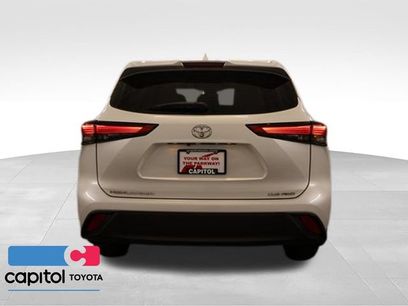 Used 2023 Toyota Highlander XLE