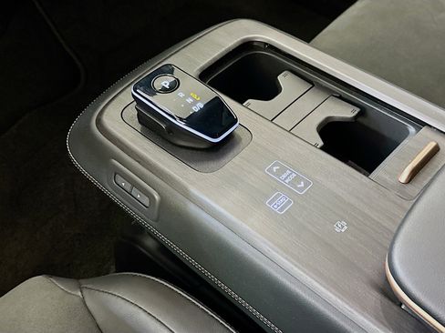 Used 2025 Nissan Ariya AWD image 25