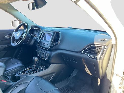 Certified 2019 Jeep Cherokee Latitude Plus image 26