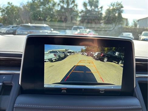 Used 2022 GMC Yukon XL SLE image 30