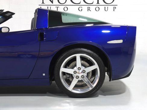 Used 2006 Chevrolet Corvette Coupe w/ Preferred Equipment Group RWD image 30