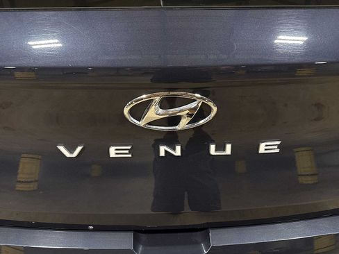 Used 2023 Hyundai Venue Limited FWD image 25
