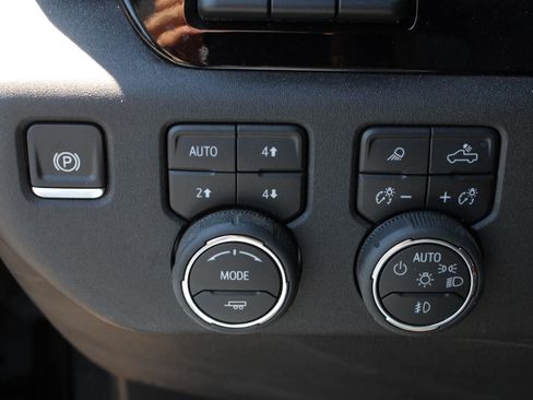 Used 2024 Chevrolet Silverado 2500 High Country w/ High Country Premium Package AWD/4WD image 9