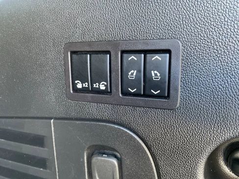 Used 2019 Cadillac Escalade Platinum AWD/4WD image 10