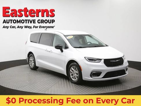 Used 2024 Chrysler Pacifica Touring-L FWD image 51