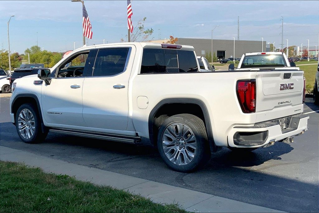 Used 2022 GMC Sierra 1500 Denali w/ Denali Premium Package AWD/4WD image 2