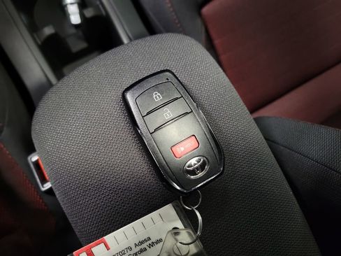 Used 2025 Toyota Corolla Cross AWD Hybrid w/ Moonroof Package image 15