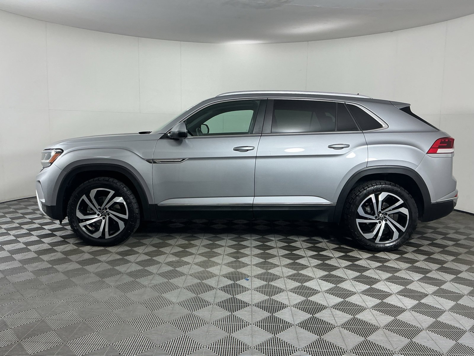 Used 2022 Volkswagen Atlas Cross Sport SEL AWD/4WD image 4