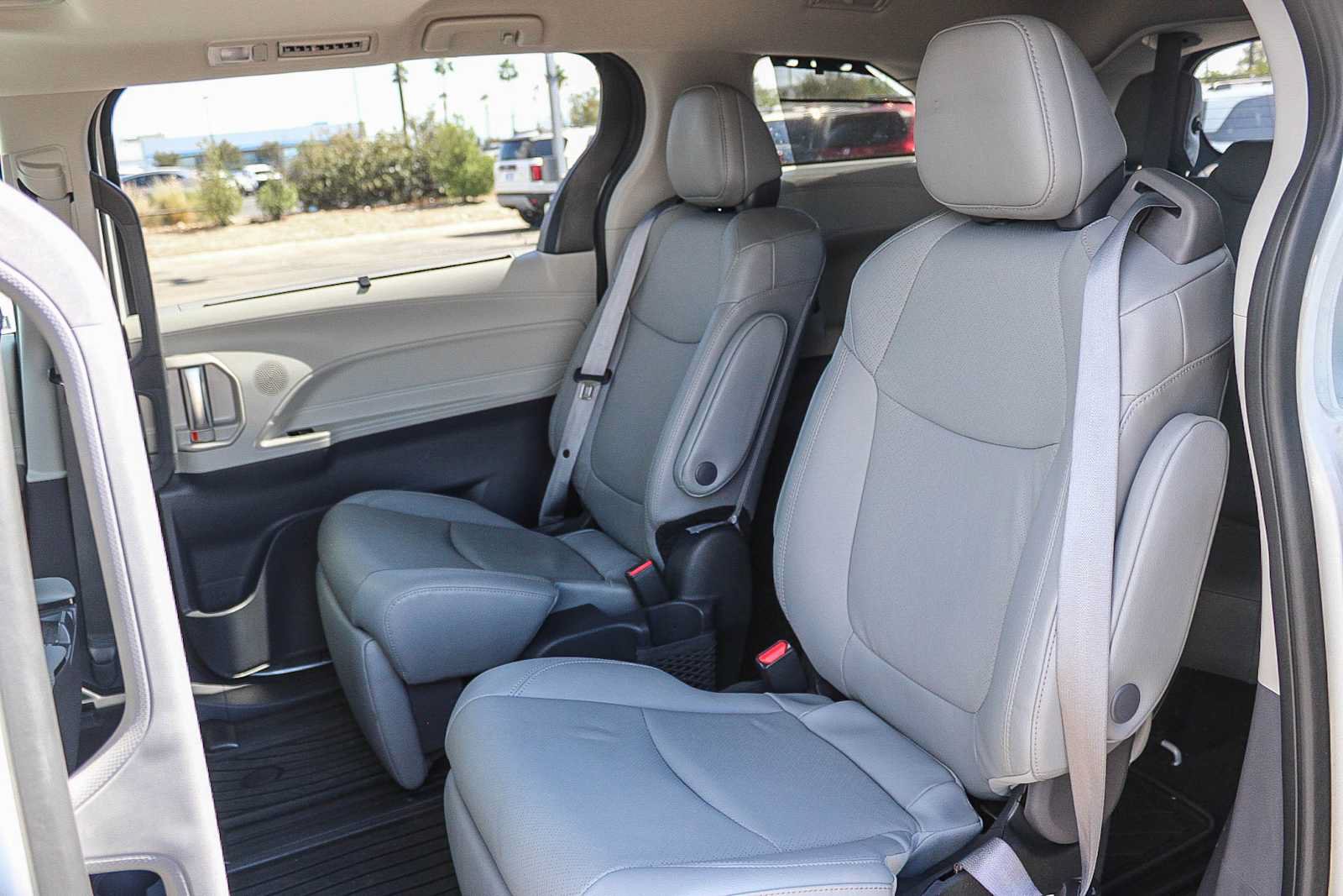 Used 2024 Toyota Sienna Limited AWD/4WD image 18