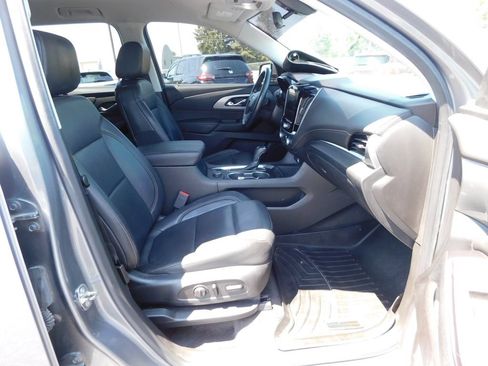 Used 2019 Chevrolet Traverse LT FWD image 17