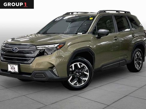 Used 2025 Subaru Forester Premium AWD/4WD image 1