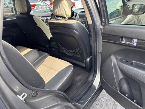 Used 2011 Kia Sorento EX w/ Limited Pkg FWD image 12