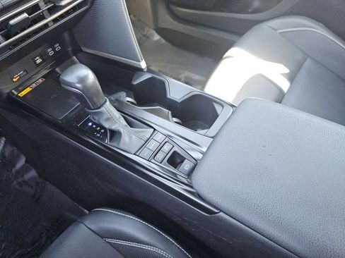 Used 2025 Toyota Camry SE FWD image 32