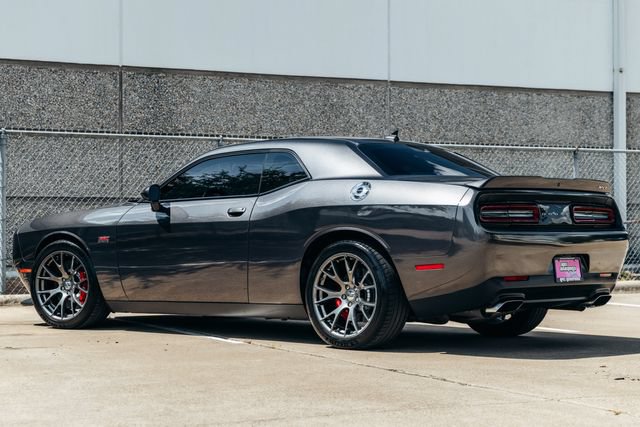 Used 2015 Dodge Challenger SRT w/ Technology Group RWD image 4