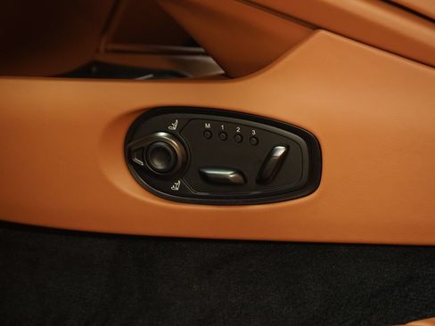 Used 2025 Aston Martin DB12 Coupe RWD image 31