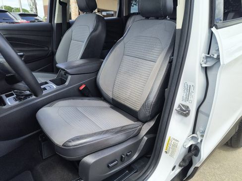 Used 2019 Ford Escape SE image 16