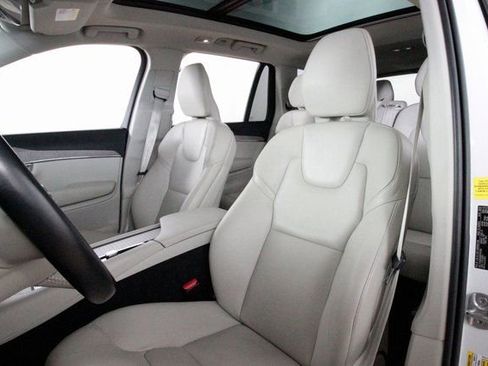 Used 2023 Volvo XC90 T8 Plus w/ Protection Package Premier image 18