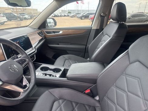 Used 2024 Volkswagen Atlas SE FWD image 42