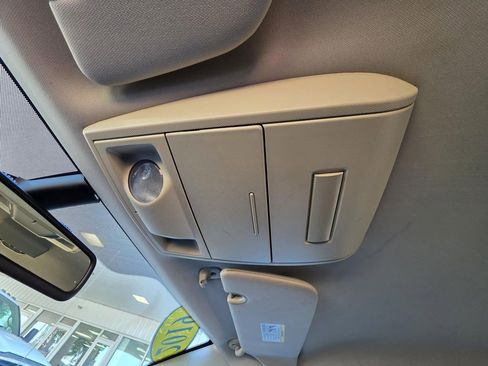 Used 2019 Dodge Grand Caravan SE w/ UConnect Hands-Free Group image 23