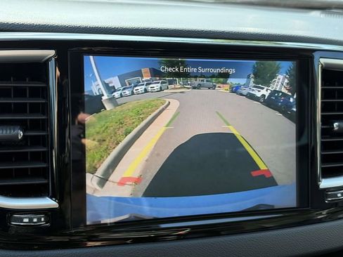Used 2024 Chrysler Pacifica Touring-L FWD image 29