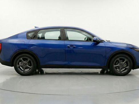 Used 2025 Kia K4 LXS image 11