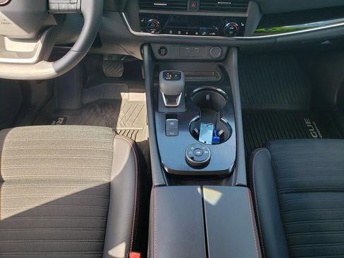 Certified 2025 Nissan Rogue SV AWD/4WD image 23