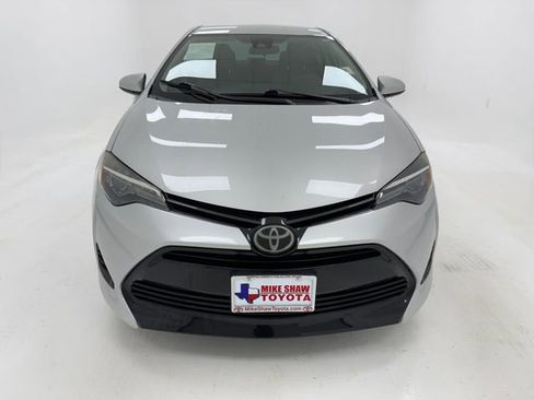 Used 2018 Toyota Corolla LE FWD image 3