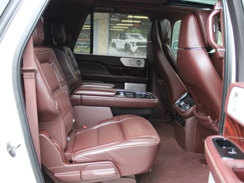 Used 2018 Lincoln Navigator L Black Label w/ Cargo Package image 17