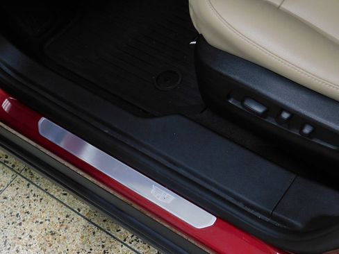 Used 2024 Cadillac XT4 Luxury w/ Cold Weather Package image 31