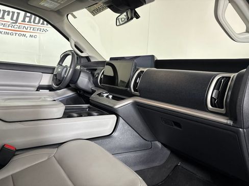 Used 2025 Ford Expedition Active AWD/4WD image 33