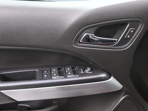 Used 2015 Chevrolet Colorado LT w/ Luxury Package image 16
