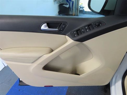 Used 2017 Volkswagen Tiguan S FWD image 17