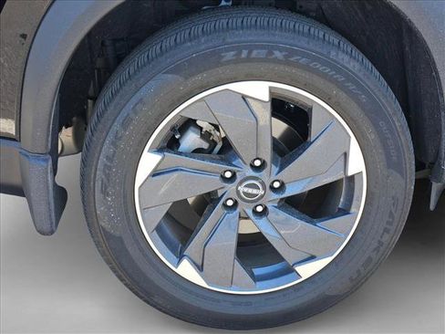 Used 2025 Nissan Rogue SV FWD image 9