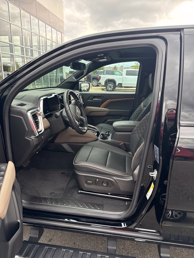 Used 2024 GMC Canyon Denali AWD/4WD image 2