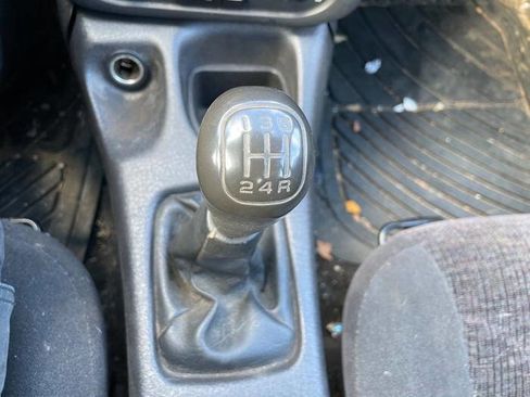 Used 2001 Saturn S-Series SL2 image 35