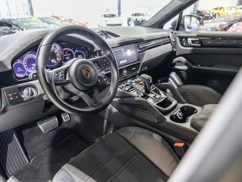 Used 2022 Porsche Cayenne Turbo GT image 19