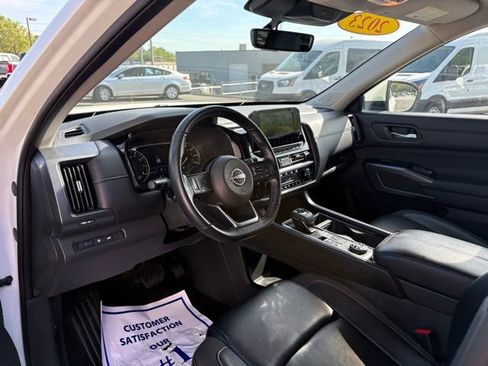 Used 2023 Nissan Pathfinder SL w/ SL Premium Package AWD/4WD image 3