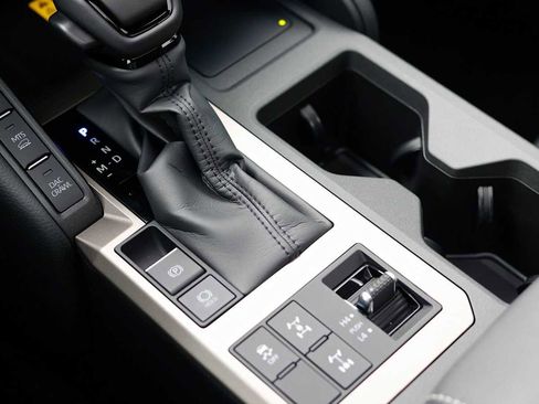 Used 2025 Toyota Land Cruiser image 40