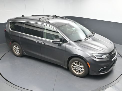 Used 2022 Chrysler Pacifica Touring-L image 31