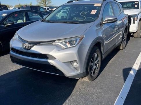 Used 2017 Toyota RAV4 XLE AWD/4WD image 1