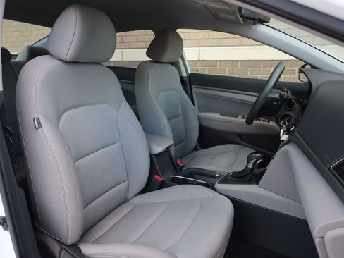 Used 2017 Hyundai Elantra SE FWD image 26