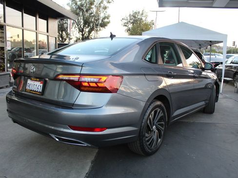 Used 2019 Volkswagen Jetta SEL Premium FWD image 5