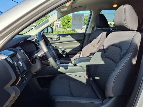 Used 2025 Nissan Pathfinder SV FWD image 15