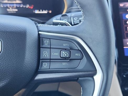 Used 2024 Jeep Grand Cherokee Limited AWD/4WD image 25